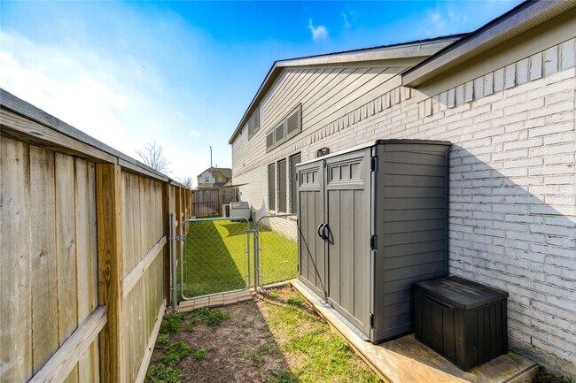 Building Photo - 5439 Rustic Ruby Dr