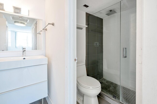 Building Photo - 300 Bayview Dr