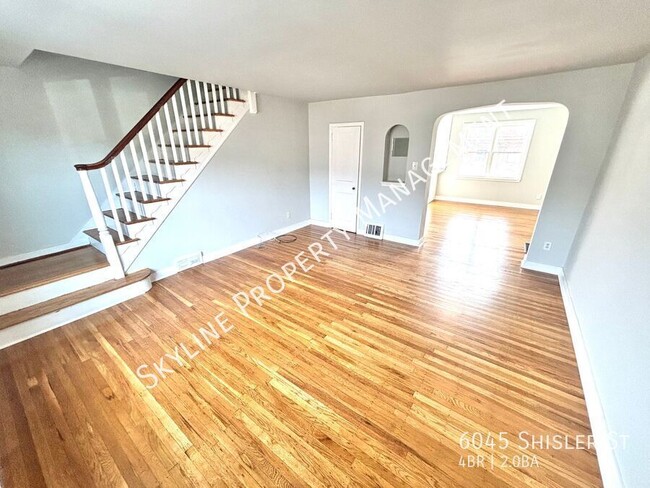 Building Photo - Newly Renovated 4 Bedroom Home For Rent in...