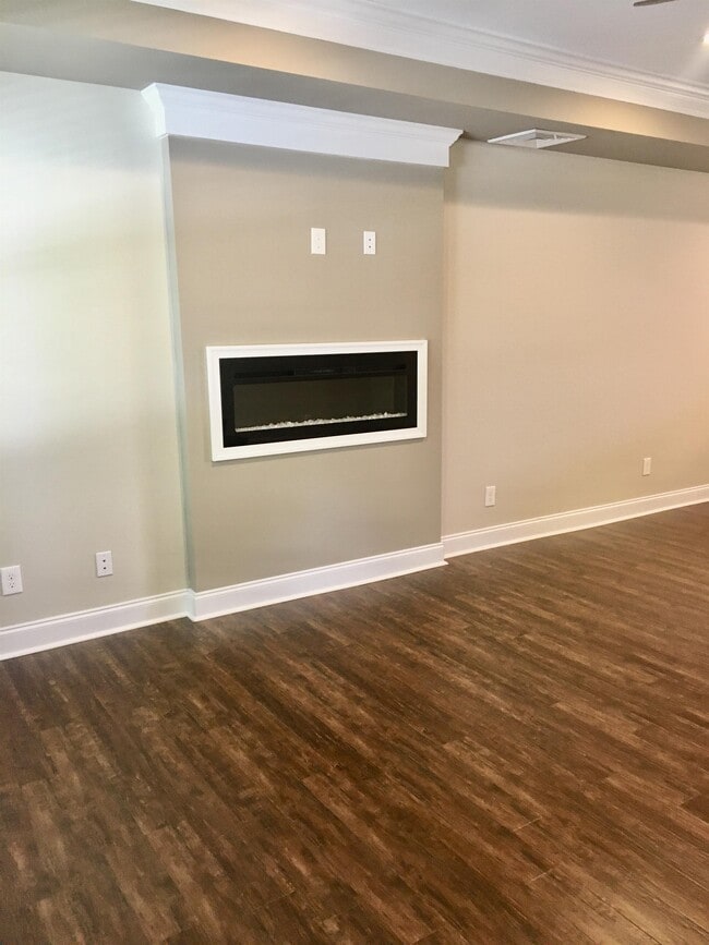 Building Photo - 215 Capstone Dr