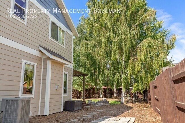 Building Photo - 971 Longbow Ln