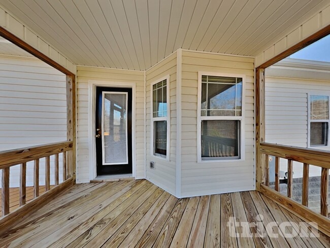 Building Photo - 282 Oxfordshire Dr