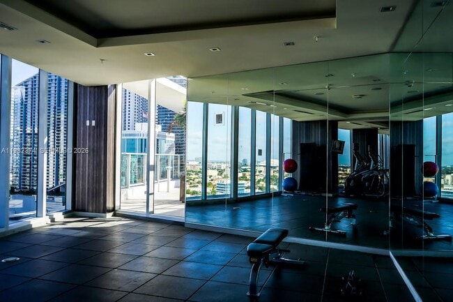 Building Photo - 1010 SW 2nd Ave