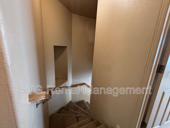 Building Photo - 3155 S Hidden Valley Dr