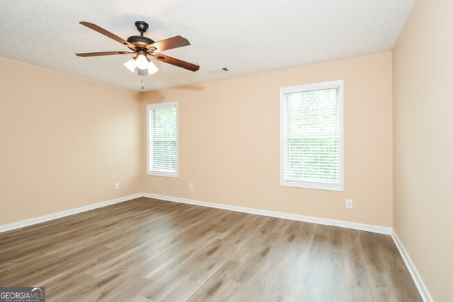 Building Photo - 411 Hillcrest Cmns
