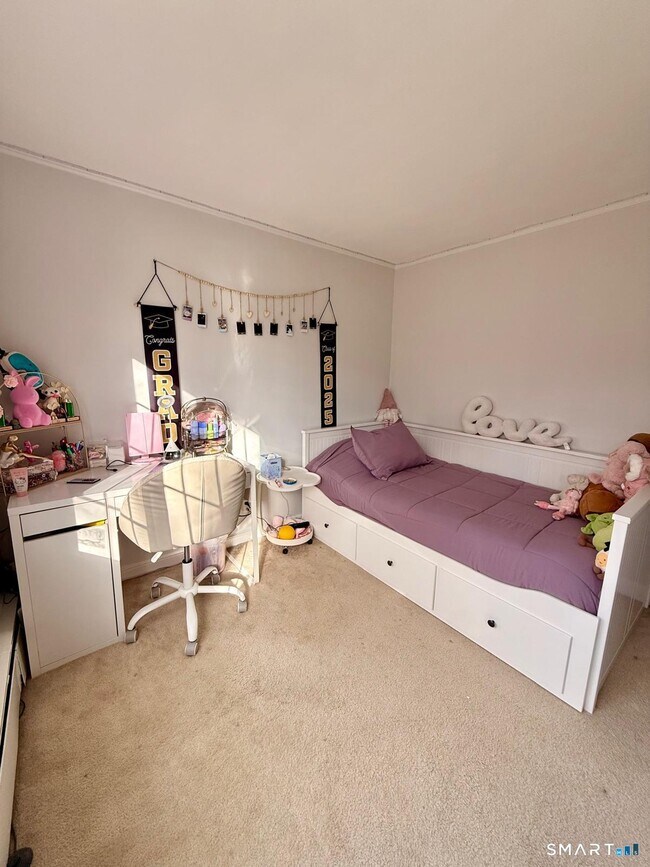 Building Photo - 12 Belaire Dr