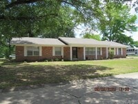 Building Photo - 1306 Bellemeade Dr