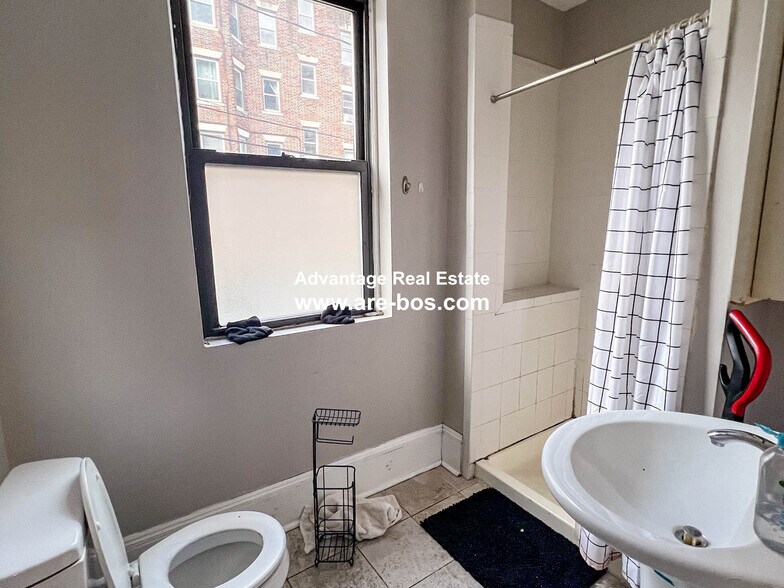 apt 24 - 1066 Commonwealth Ave