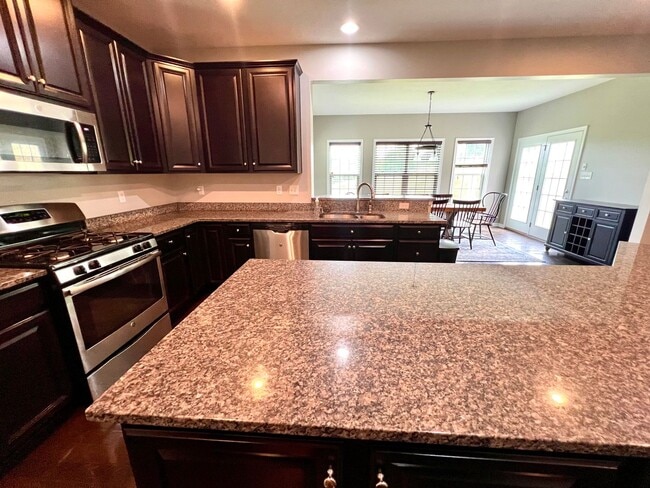 Building Photo - 3006 Farm View Dr