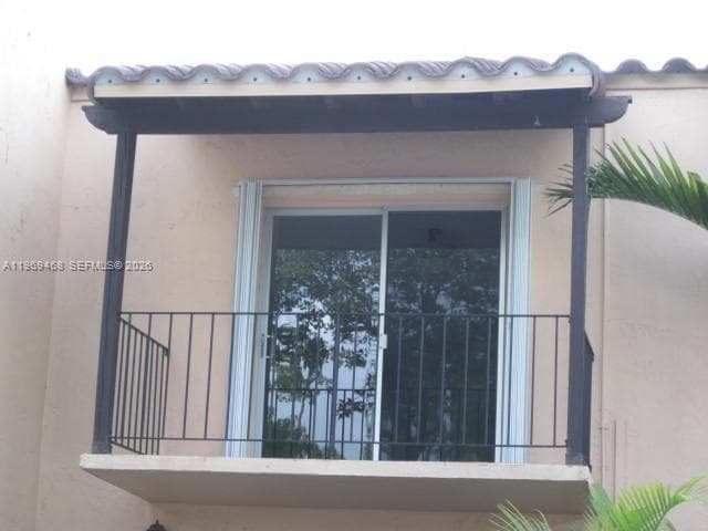 Building Photo - 10738 N Kendall Dr