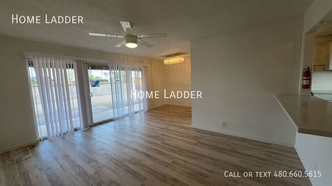 Building Photo - 842 N Las Palmas Dr