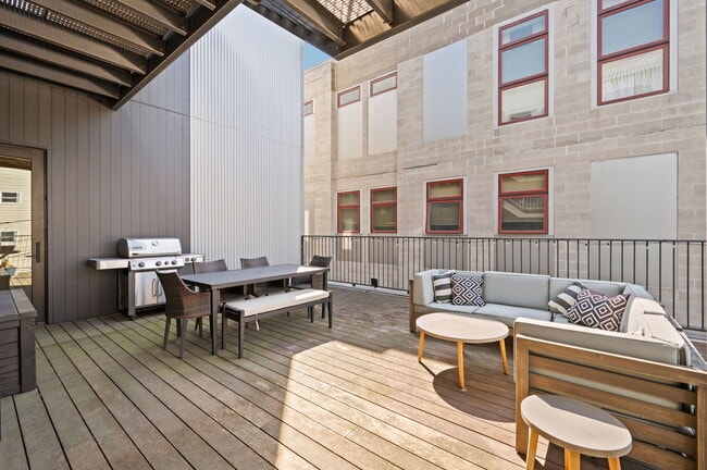 Building Photo - 2016 W Rice St