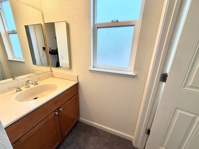 Building Photo - Freshly Painted w/ New Carpets 3 Bedroom, 2 Bath With Attached Garage