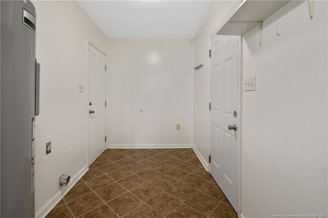 Building Photo - 3970 Loufield Dr