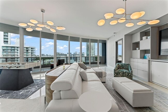 Building Photo - 5959 Collins Ave