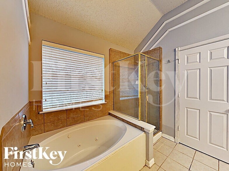 Building Photo - 516 Pineview Ln