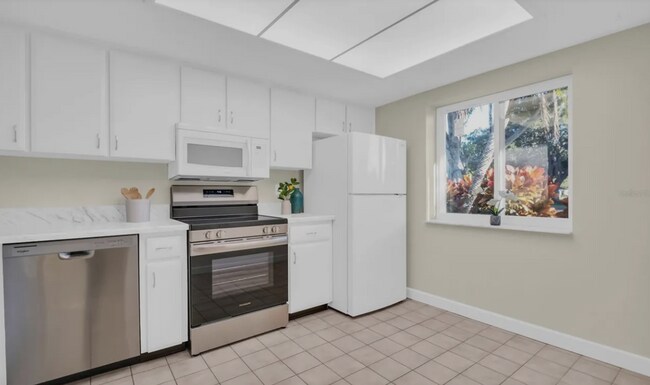 Building Photo - MUST BE 55+ TO RENT THIS CONDO