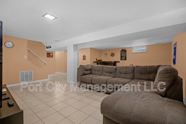 Building Photo - 8402 Church Ln