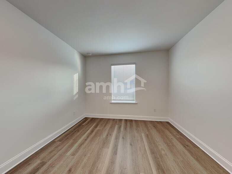 Building Photo - 6042 Rosemore Ln