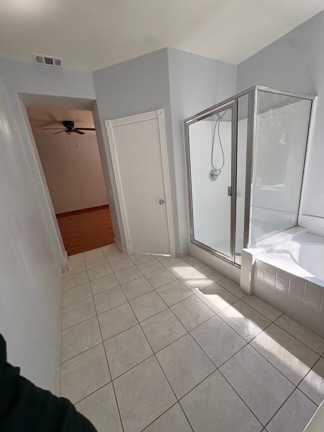 Building Photo - 1312 Holguin St