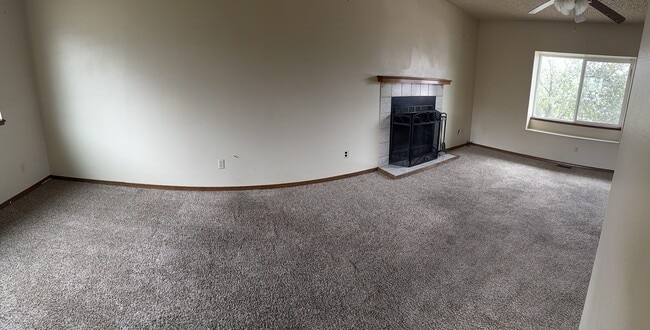 Building Photo - 6465 Chantilly Pl