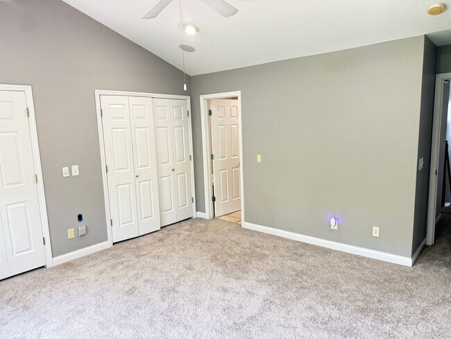 Building Photo - 2550 Cleinview Ave