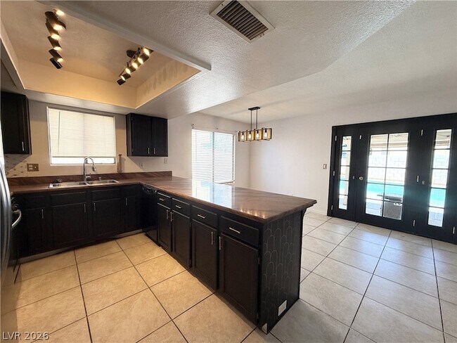 Building Photo - 2066 Waverly Cir