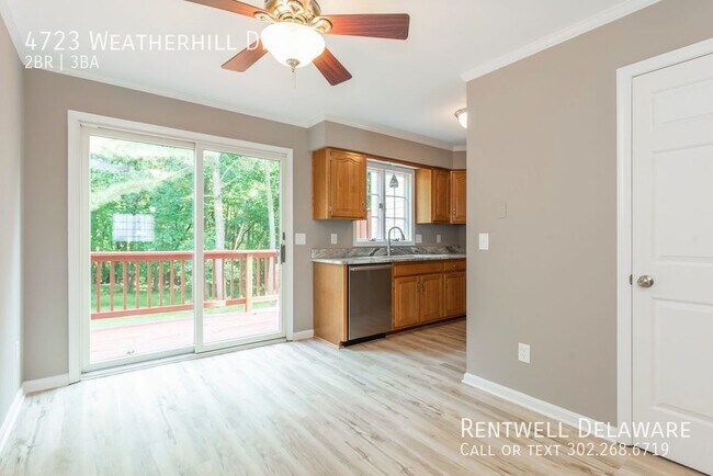 Building Photo - GORGEOUS TOWNHOME