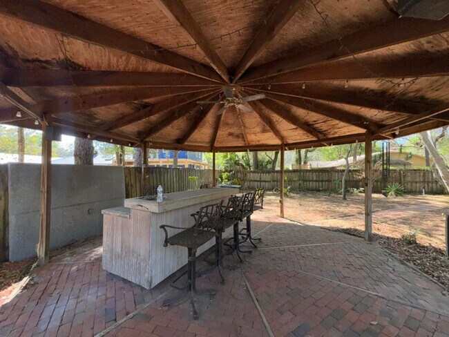 Building Photo - Gorgeous 5 Bedroom Pool Home in Ormond