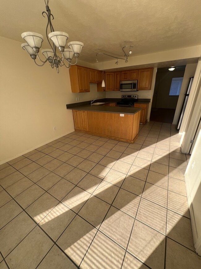 Building Photo - Large Three Bed One and a half bathroom with detached garage!