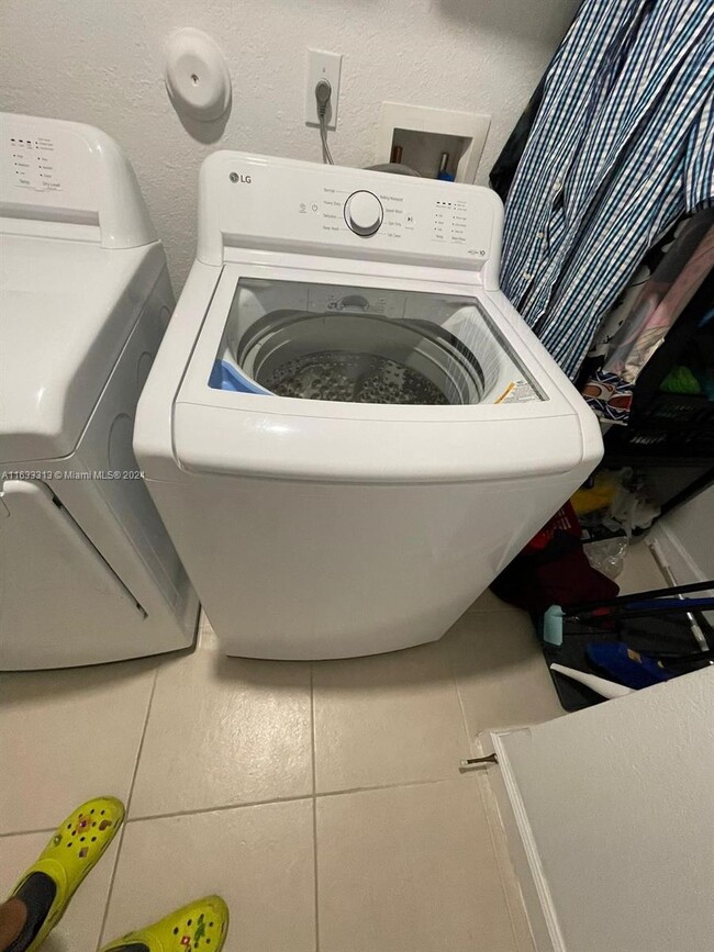 Building Photo - 11541 NW 79th Ln