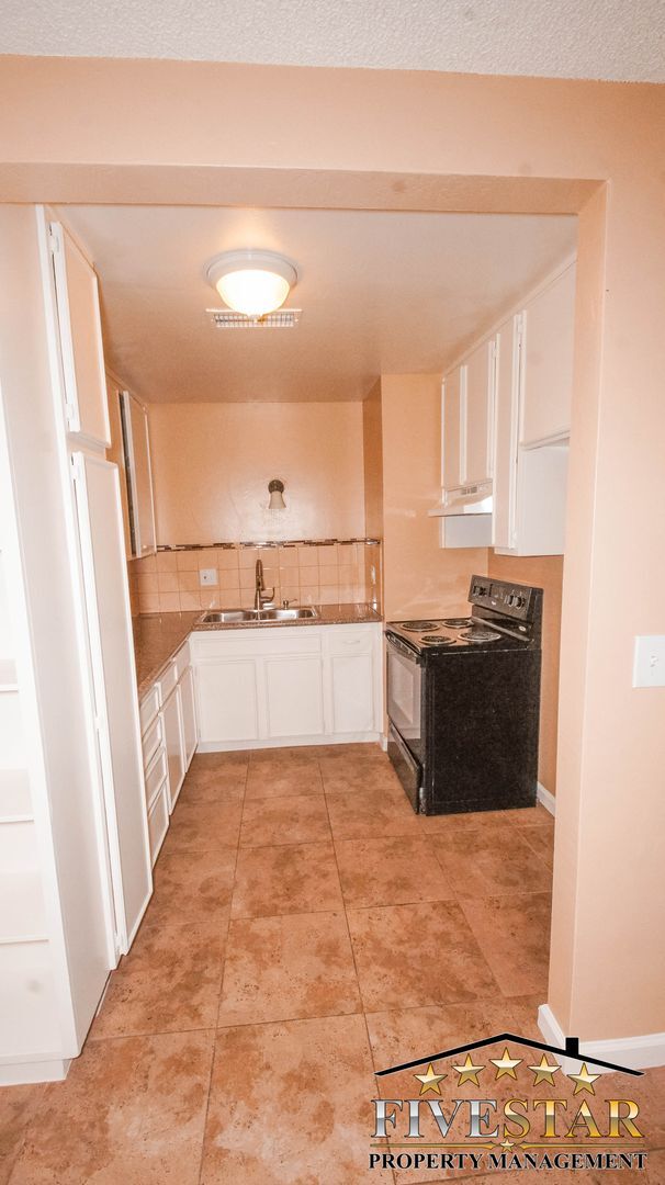 Building Photo - Apartment for Rent on 3017 "Q" Street Apt B