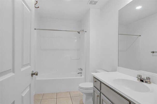 Building Photo - 1022 W Coffin St