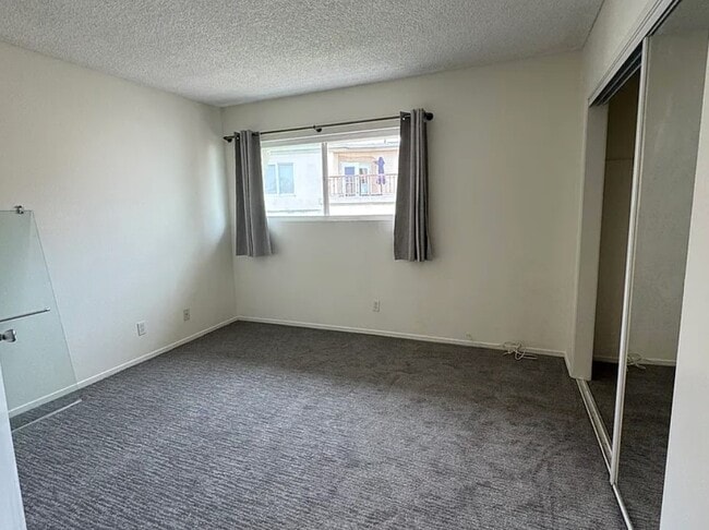 Building Photo - 423 2nd St