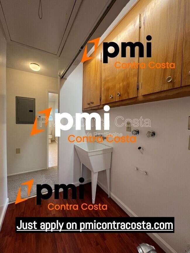 Building Photo - 933 Jackson St