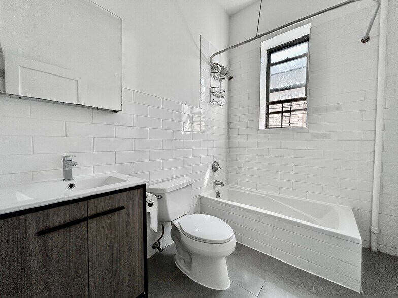 Building Photo - 605 W 137th St