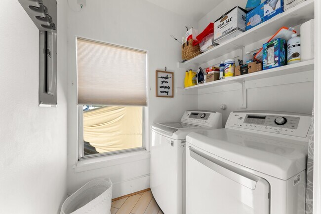 Building Photo - 315 Fairview St