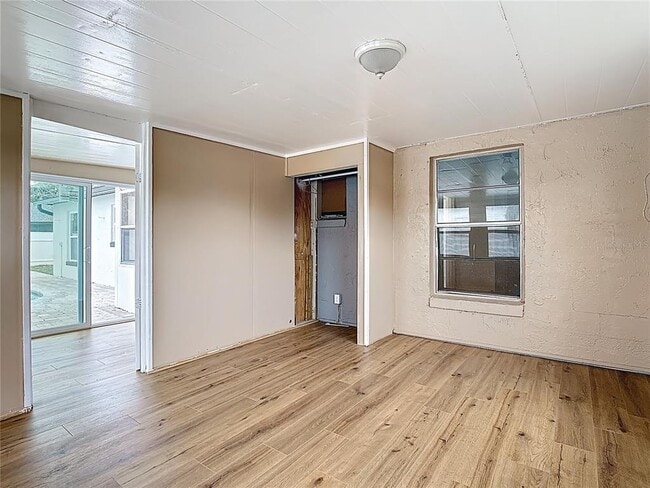 Building Photo - 115 Lindenwood Ln