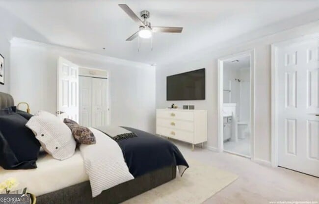 Building Photo - 591 St James Walk SE