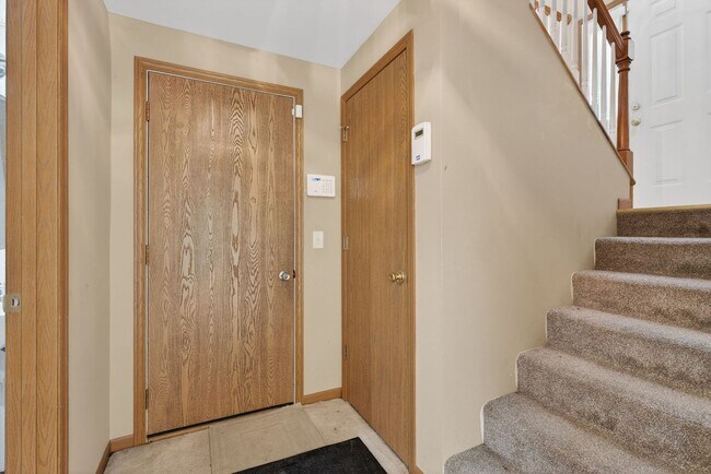 Building Photo - Charming 3 Bedroom with Garage!