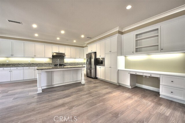 Building Photo - 46 Larkfield