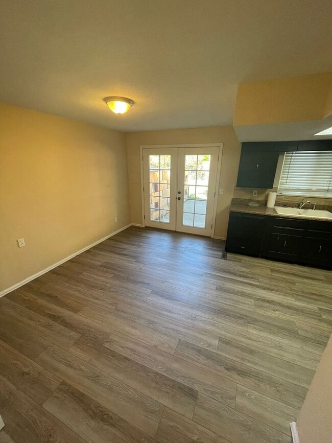 Building Photo - 255 Otis Ct