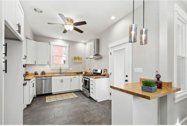 Building Photo - 3 Bedroom 1.5 Bath - Pittsburgh