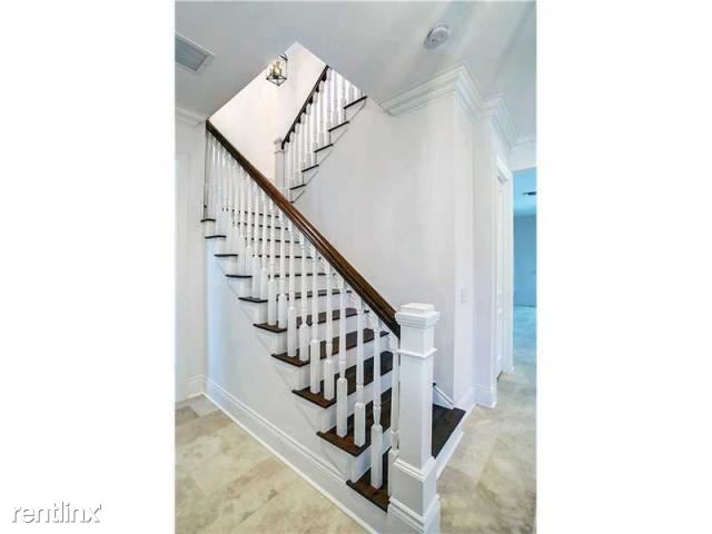 Building Photo - 355 NE 3rd Ct