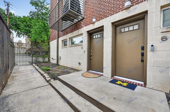 Building Photo - 5618 Lindell Ave