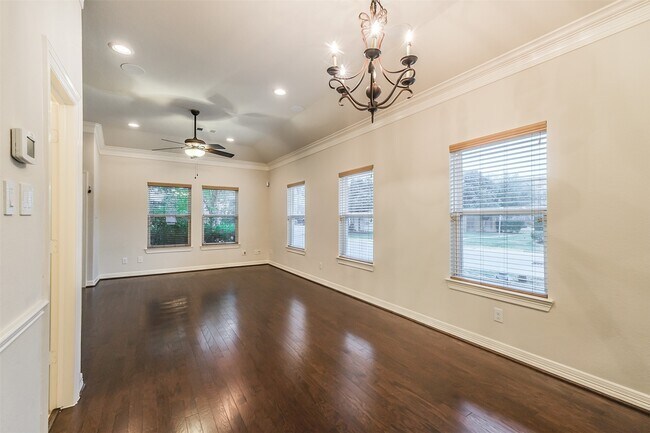 Building Photo - 3521 Clearview Cir