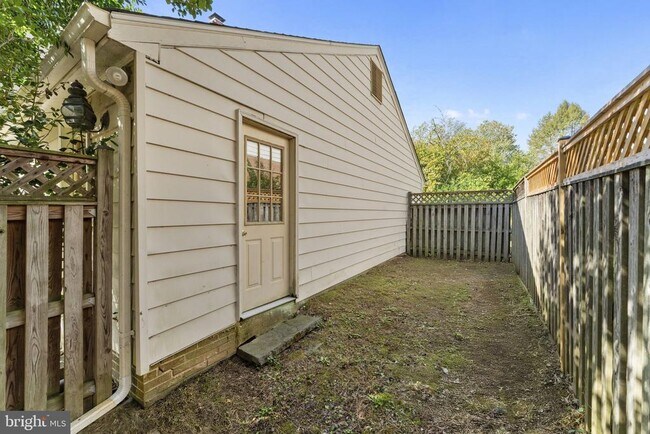 Building Photo - 9 Snug Hill Ct