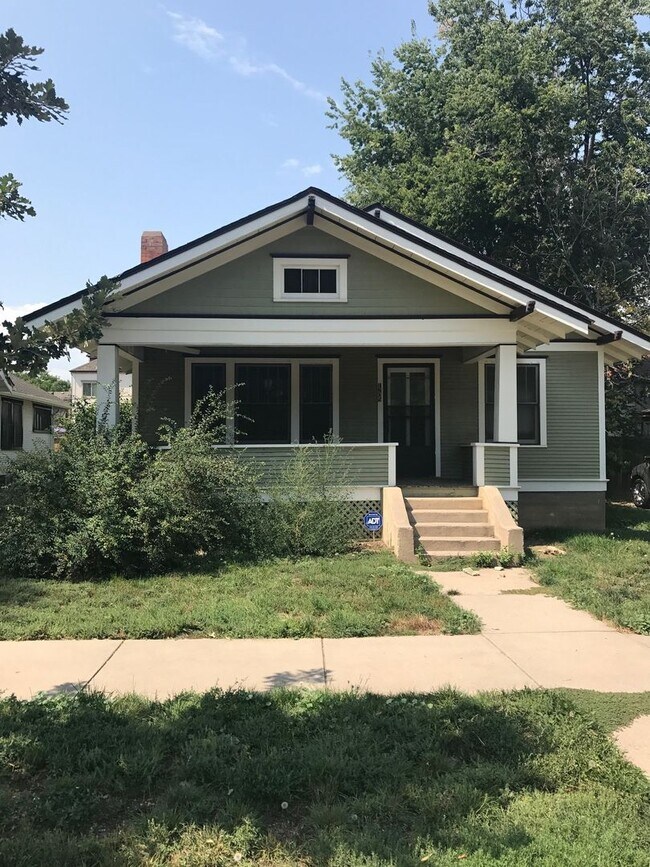 Building Photo - STUDENTS WELCOME! 5 Bed / 2 Bath Home - Walking Distance to CSU