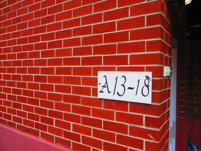 Building Photo - 18 Prospect St