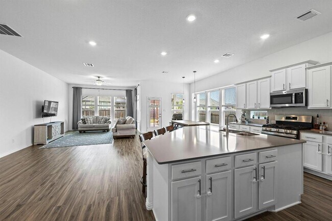 Building Photo - 166 Coronella Dr